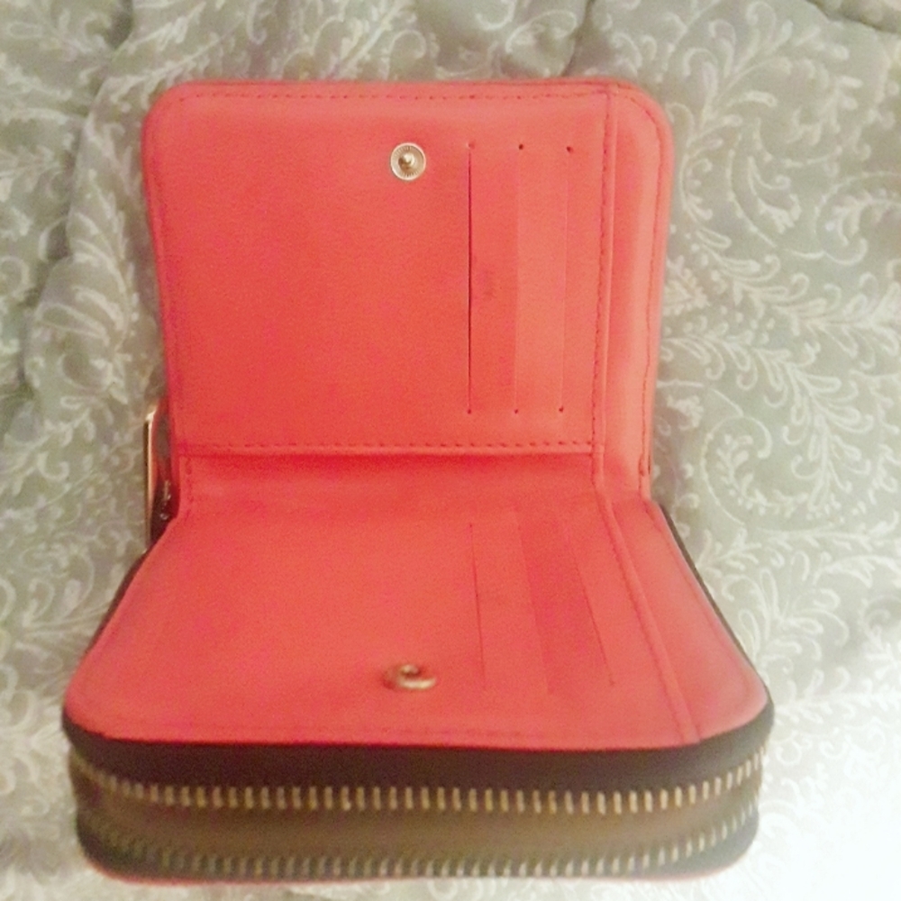 Free Gift! Pink Juicy couture wallet - Picture 4 of 5